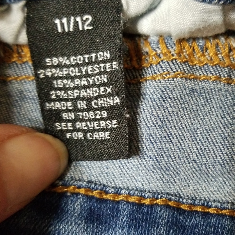 Shorts - Picture 2 of 6